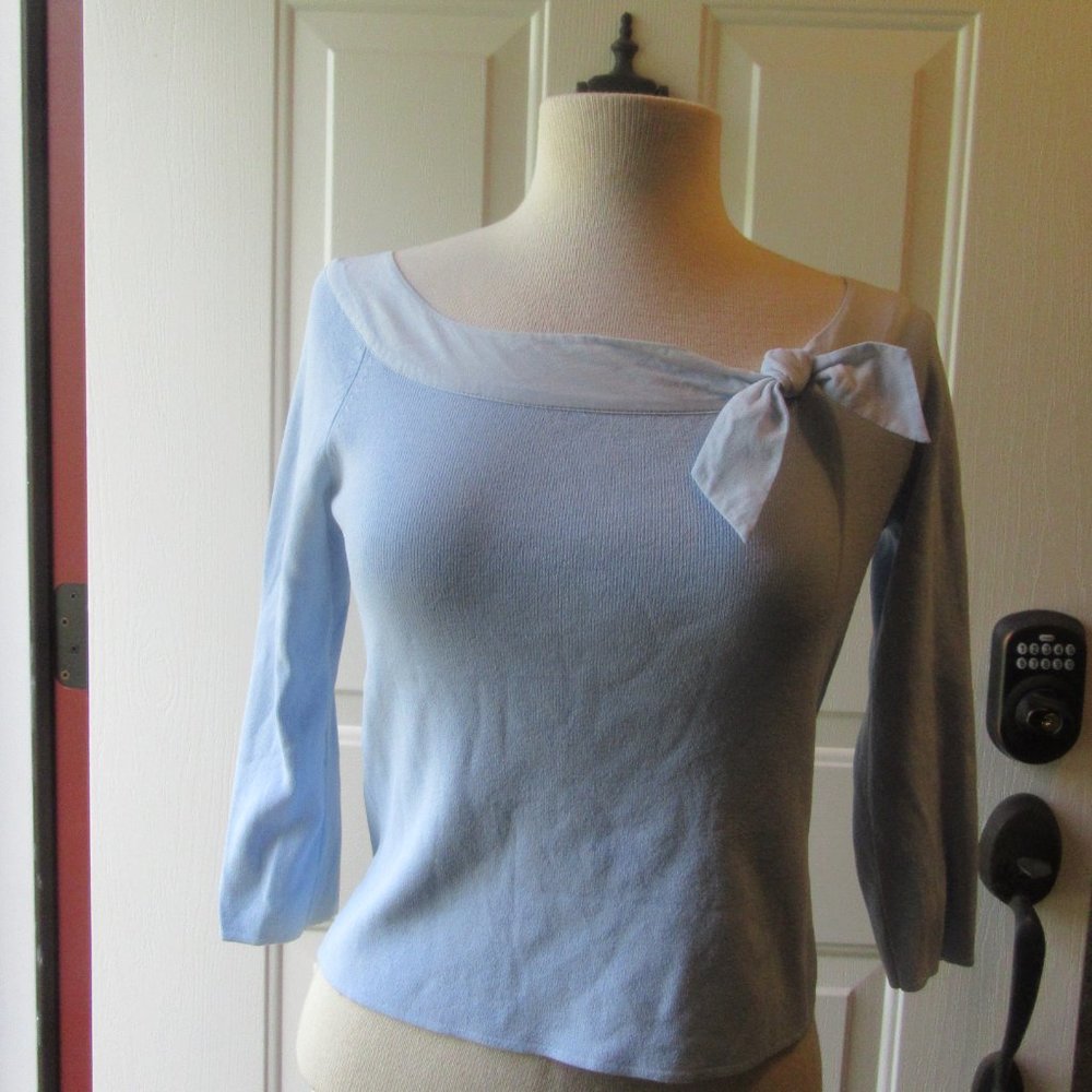 Cable and Gauge Petite M Boat Neck Bow Mixed Media Light Blue Sweater